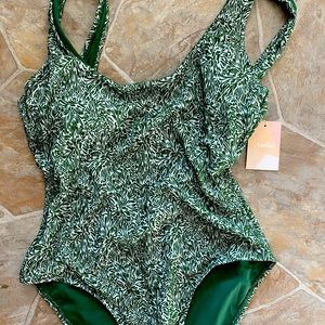 Andie swim one piece ! NWT the Ibiza in bloom juniper